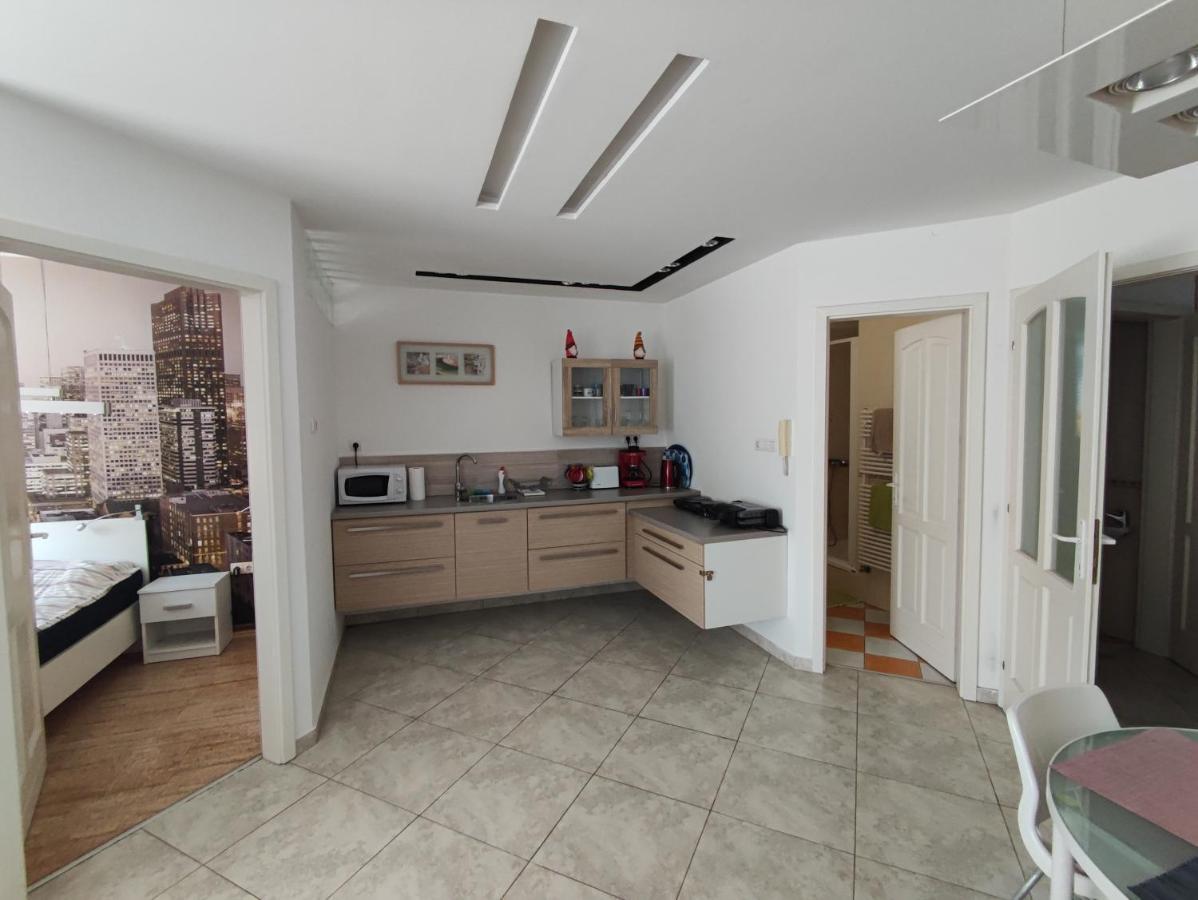 City Center Apartman Zalaegerszeg Esterno foto