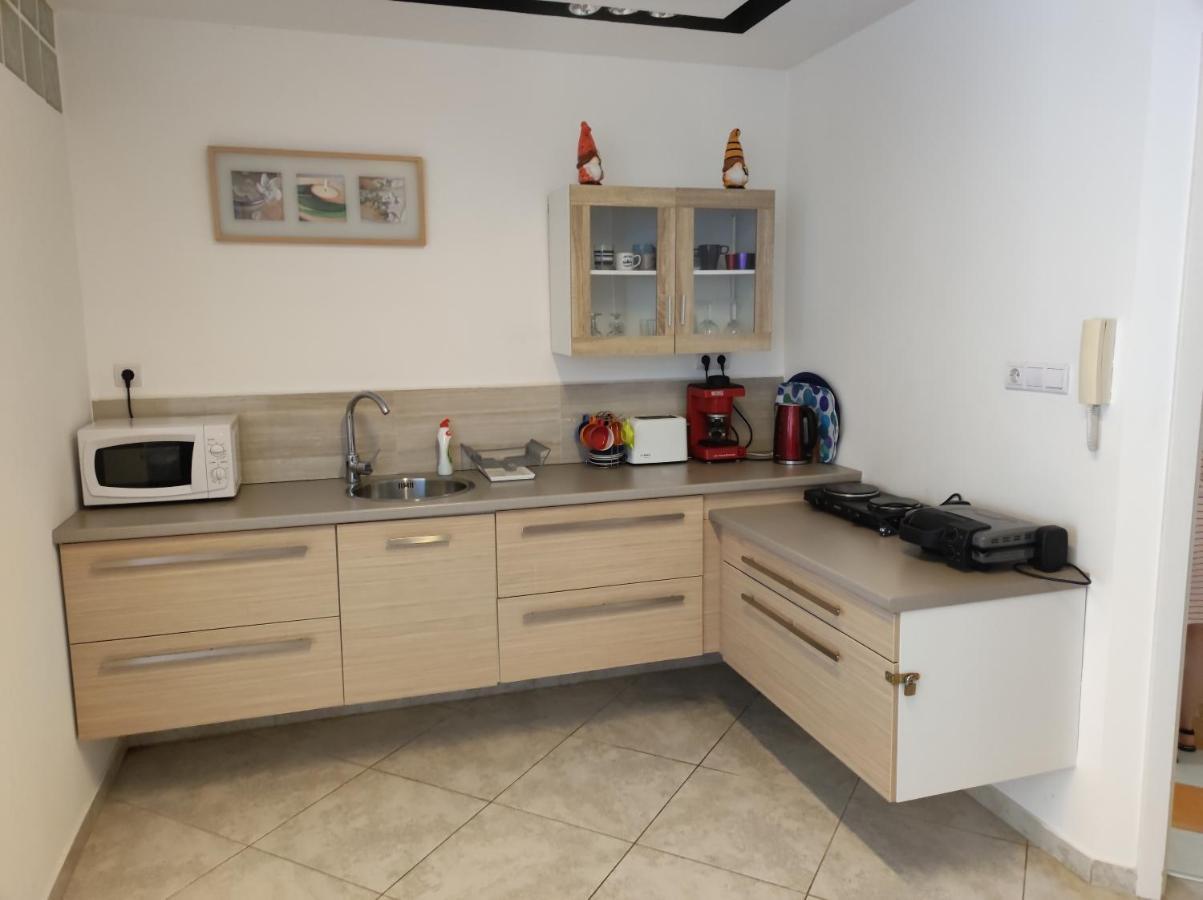 City Center Apartman Zalaegerszeg Esterno foto